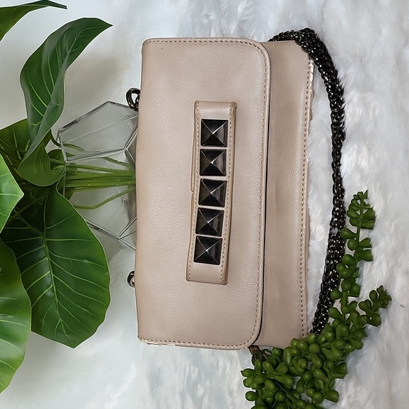 F21  Crossbody/Shoulder chain handle bag - Picture 1 of 8